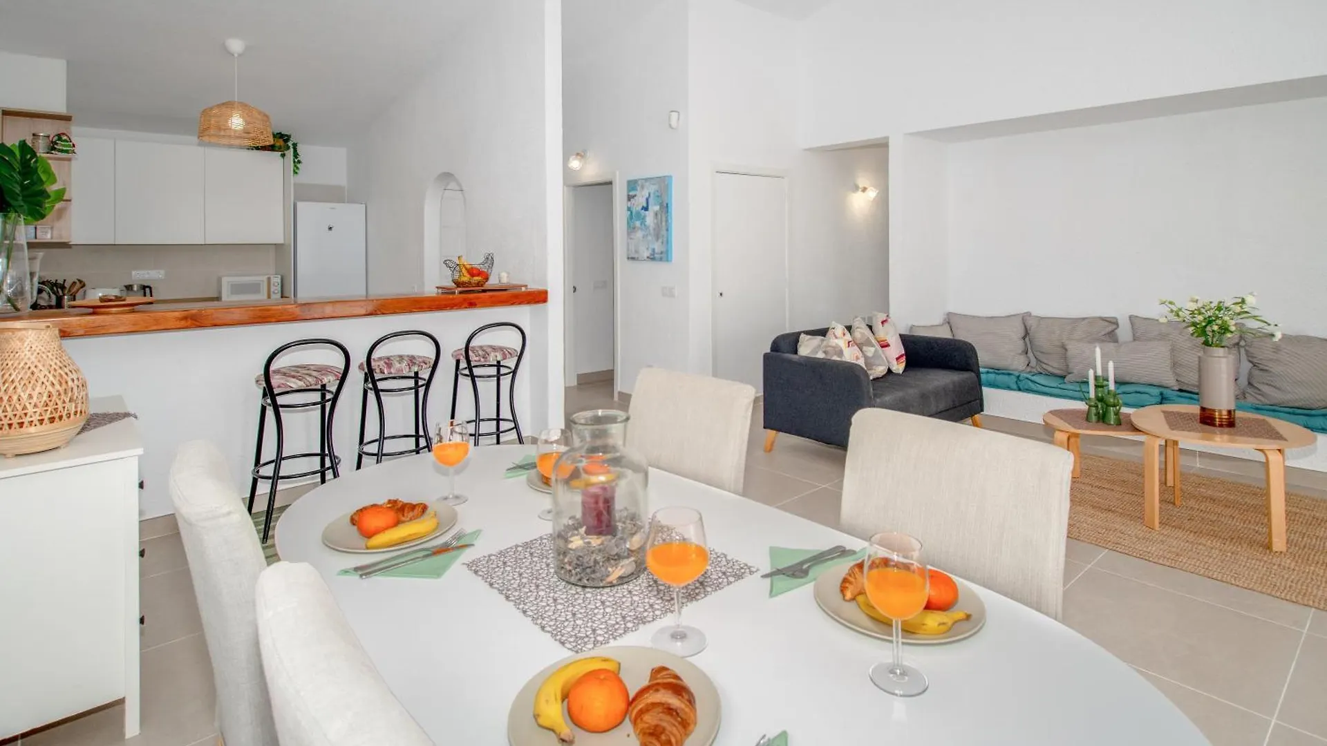 Newly Refurbished Bungalow In Prime Location Playa de las Américas Spanje