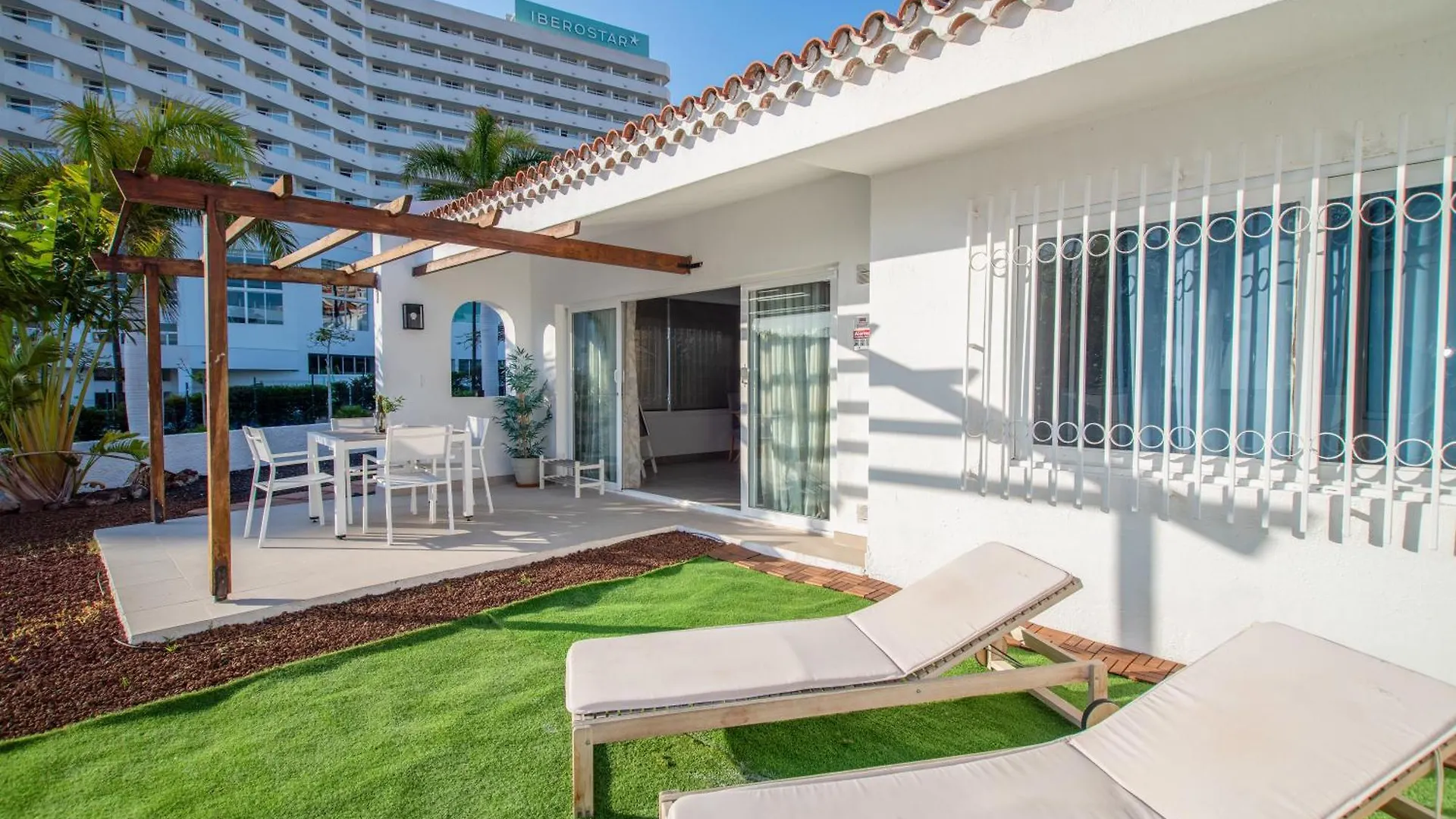 Newly Refurbished Bungalow In Prime Location Playa de las Américas Spanje