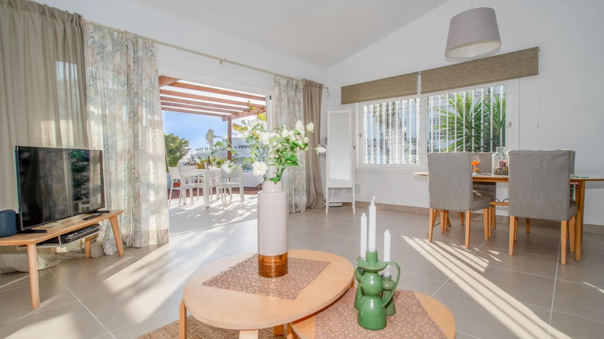 Appartement Newly Refurbished Bungalow In Prime Location Playa de las Américas Spanje